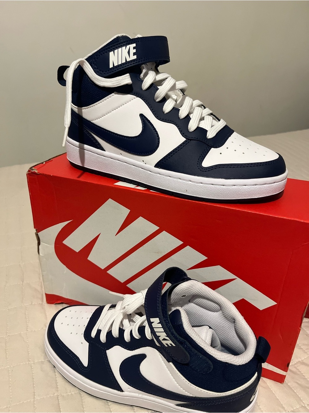 Nike court Borough mid 2 Kids' Navy and White High-Top Sneakers